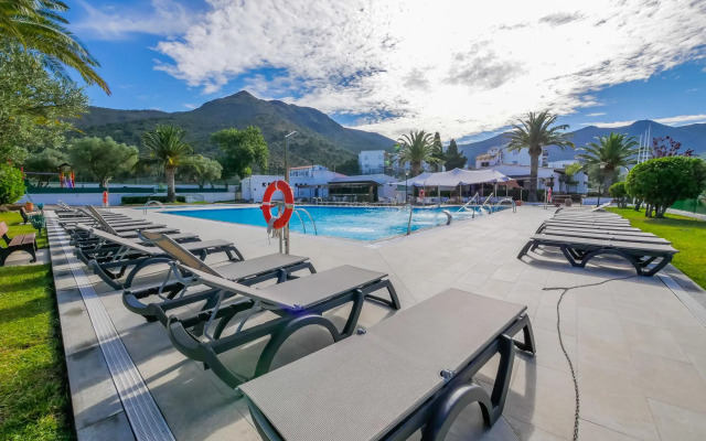 Rescator Resort 230 in Roses