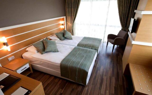 Fourway Hotel SPA & Restaurant