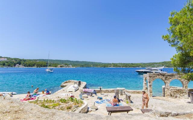 Apartments Kažimir in Necujam - island Solta