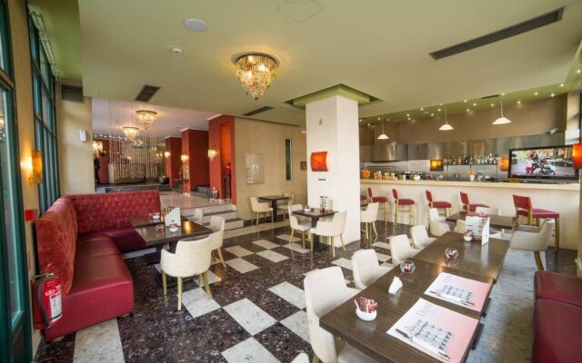 Delphi Art Hotel