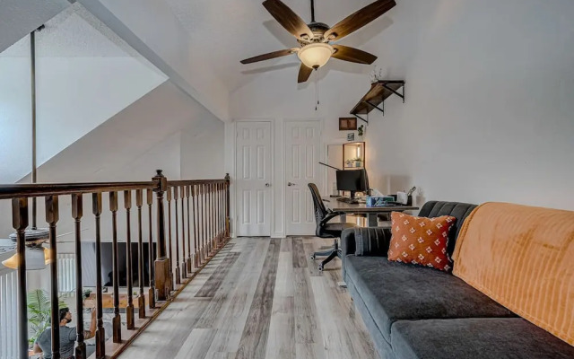 Upscale 1BR Condo in Med Center