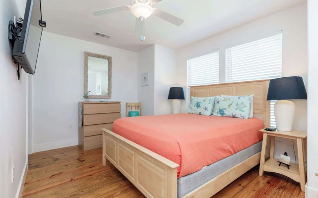 Resort Pool & Pet Friendly Sleeps 9