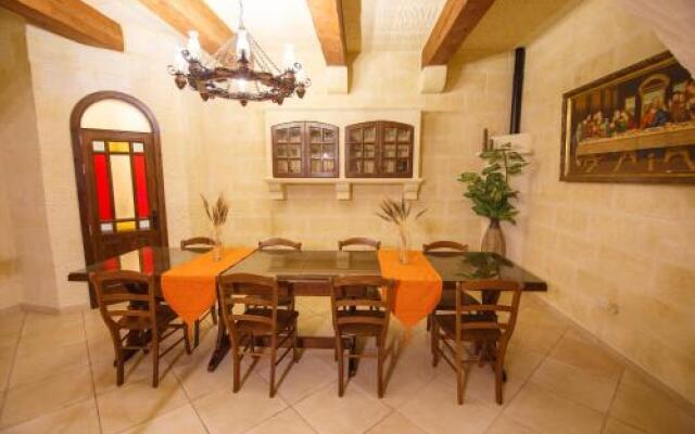 Ta Tumasa Farmhouse