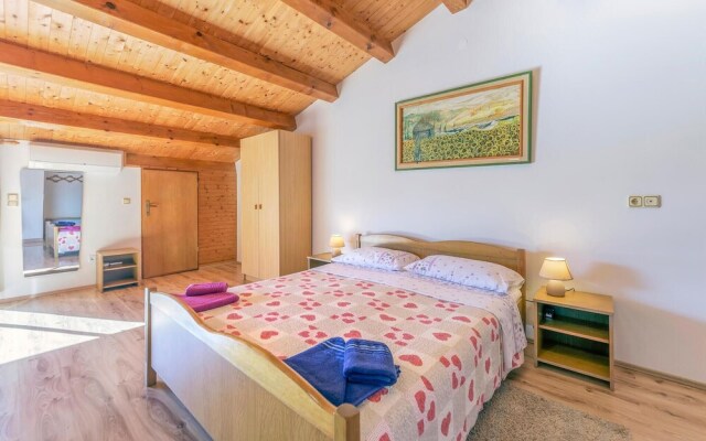 Nice Apartment in Rovinj With Wifi