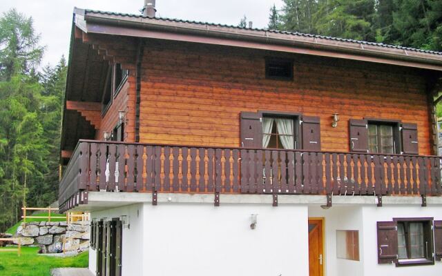 Luxurious Chalet in Riddes with Jacuzzi