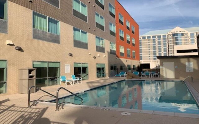 Holiday Inn Express & Suites Dallas NW - Farmers Branch by IHG