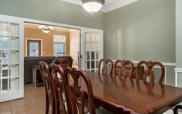 Luxurious Downtown Townhouse