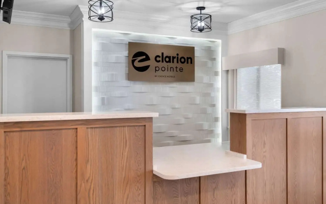 Clarion Pointe Mattoon near University
