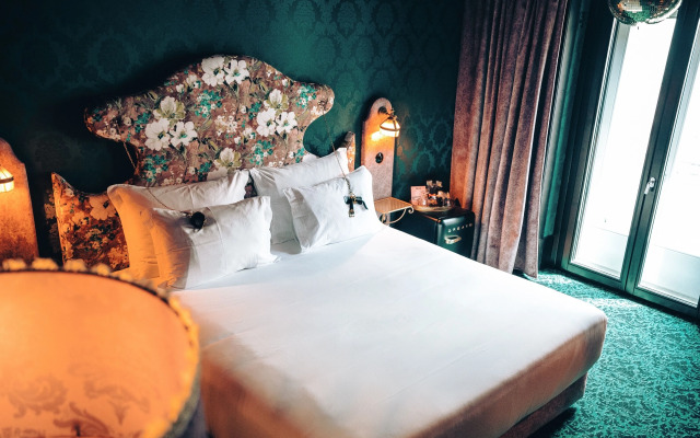 Pensão Amor Madam’s Lodge