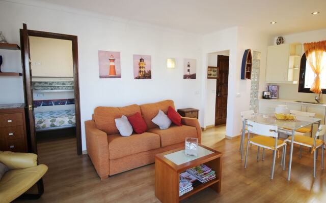 Comely Holiday Home in Empuriabrava With Barbecue