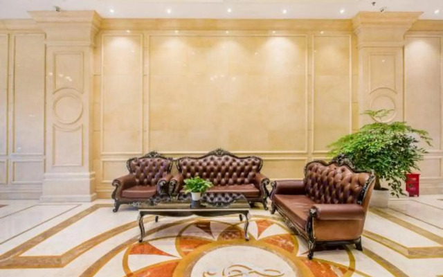 Vienna Hotel (Chongzhou High Speed Railway Station)