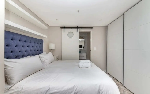 Stylish Minimalist Studio in Central Cape Town