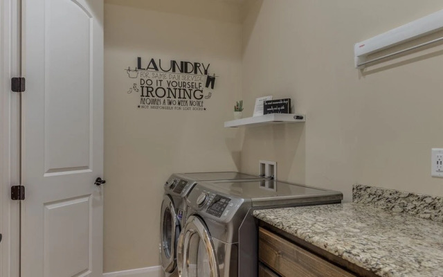 Desert Canyon Paradise 4 Bedroom Apts by Redawning