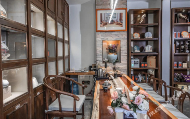 Caiyunjian Boutique Inn (Renwen Tese)