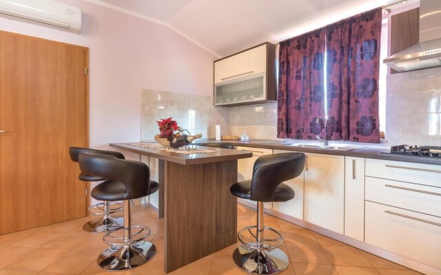 Stunning Home in Fazana With Wifi and 5 Bedrooms