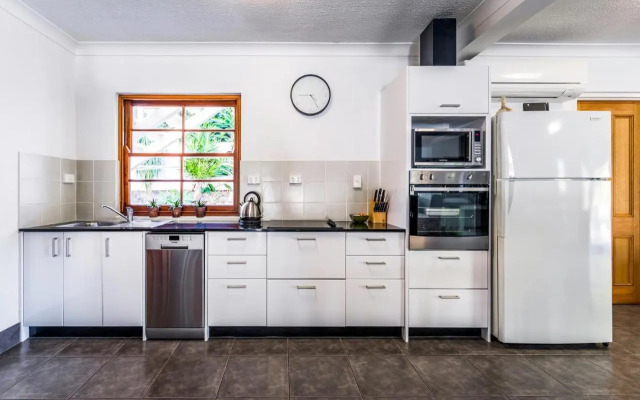 Island Adventure Holiday House