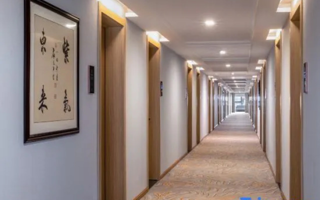 UltraPlus Business Hotel (Kunming High Speed Rail South Station Branch)