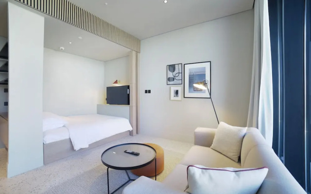 Modern Executive Studio Burj View Upside Living