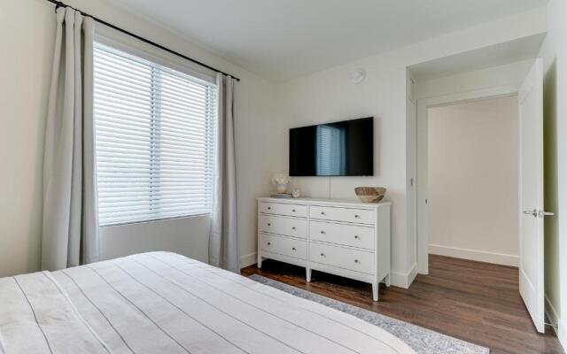 All-New, Waterfront Condo in Downtown Sarasota!