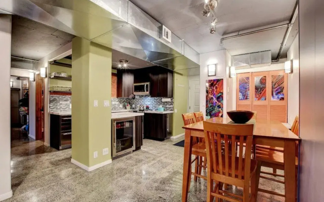 LVStripHouse Condos Sleeps up to 14