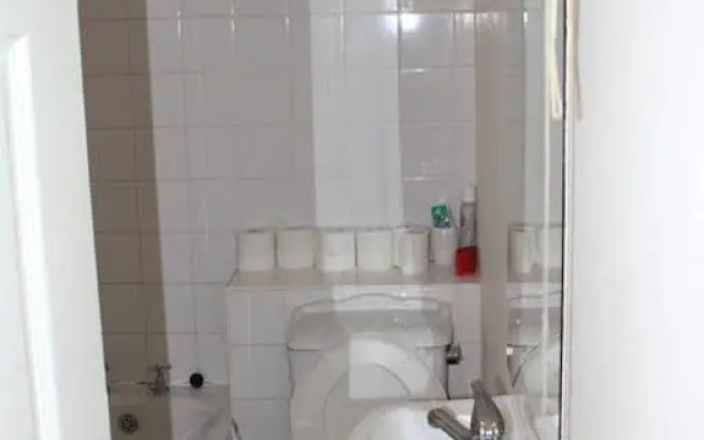 Russell Scott Backpackers Hostels