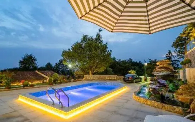 Jiuhuashan Huxiangge Homestay (Meat Body Palace Branch)