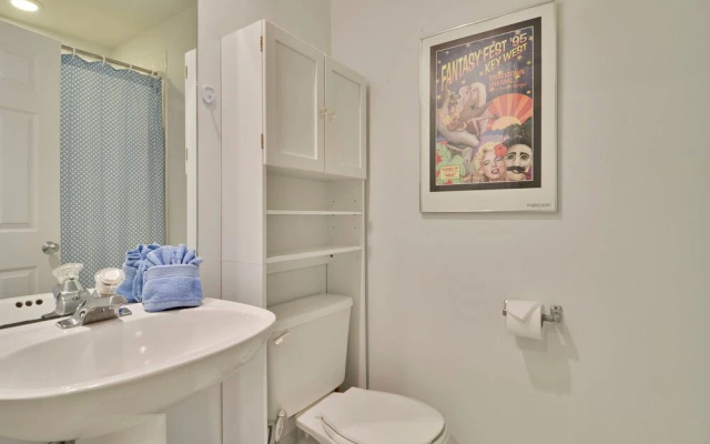 Artist Garden by Avantstay Great Location w/ Balcony, Outdoor Dining, Shared Pool & Bbq! Week Long Stays
