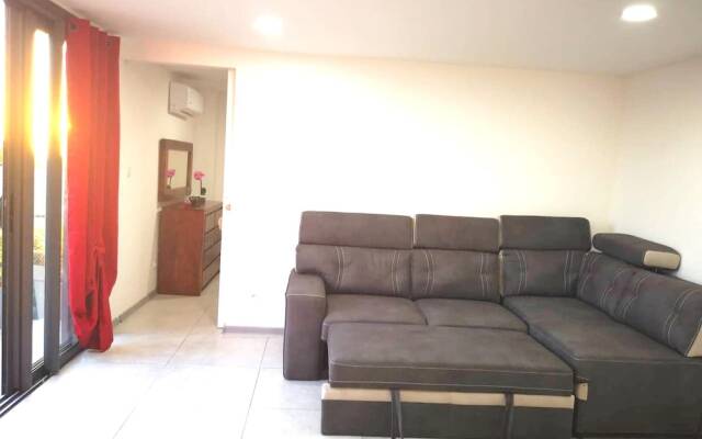 Apartment With One Bedroom In Saint Joseph With Pool Access Furnished Terrace And Wifi