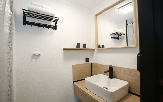 Enzo Hotels Chartres Mainvilliers by Kyriad Direct