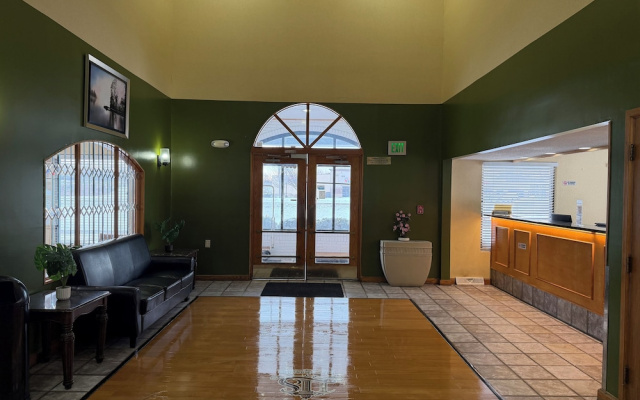 Lafayette Inn & Suites