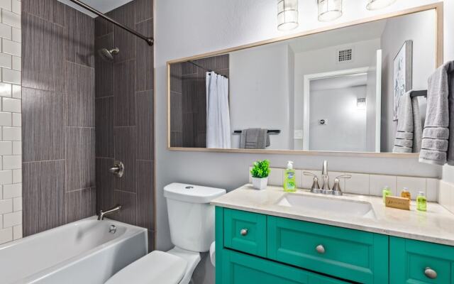 Manhatton Tempe 4 Bedroom Home by RedAwning