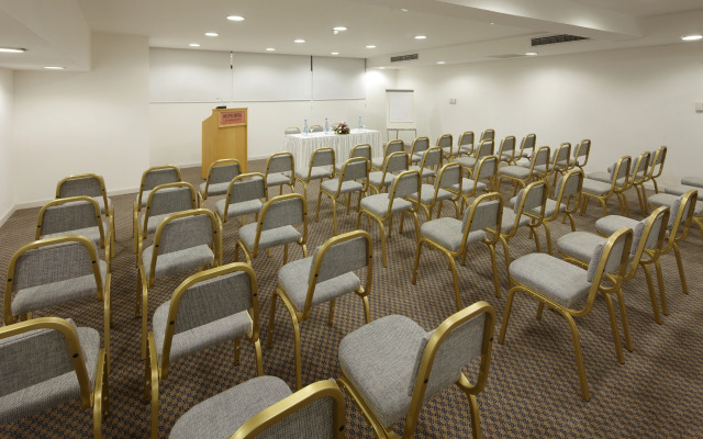 Melpo Antia Hotel & Suites
