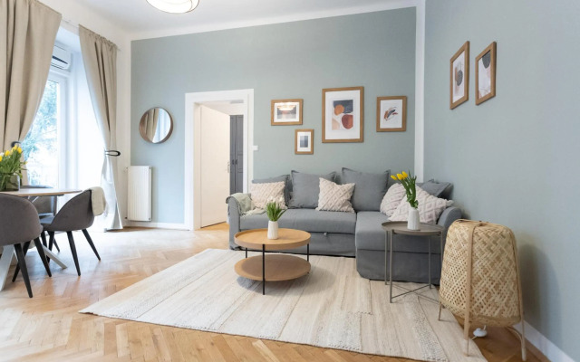 Apartment with balcony - trendy neighborhood