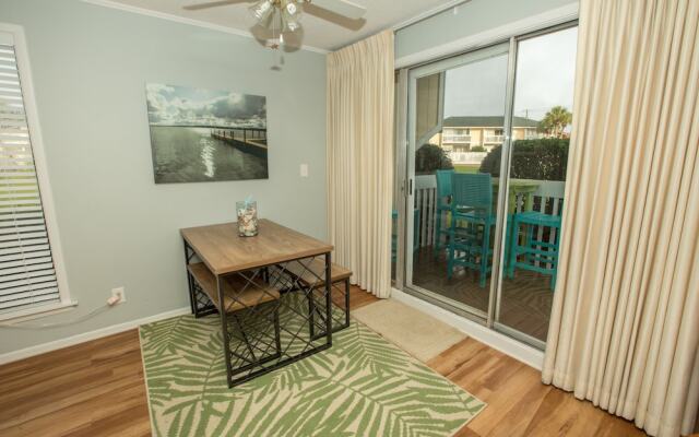 SPC 1034 is a Pet Friendly 1 BR with Free Beach Service for 2! by RedAwning
