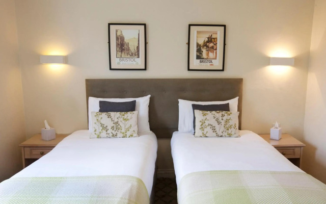 Victoria Square Hotel