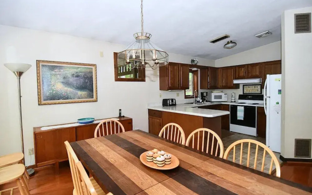 Dogwood Knoll - Wooded Escape