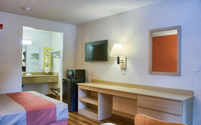 Motel 6 Seattle, WA - South