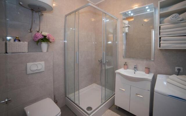 Apartment Srecko- Two Bedroom Apartment With Terrace and Sea View