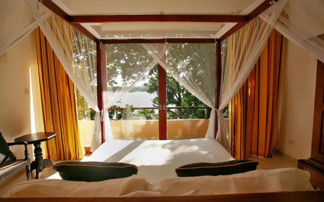 Elevated Villa Overlooking Tranquil Koggala Lake