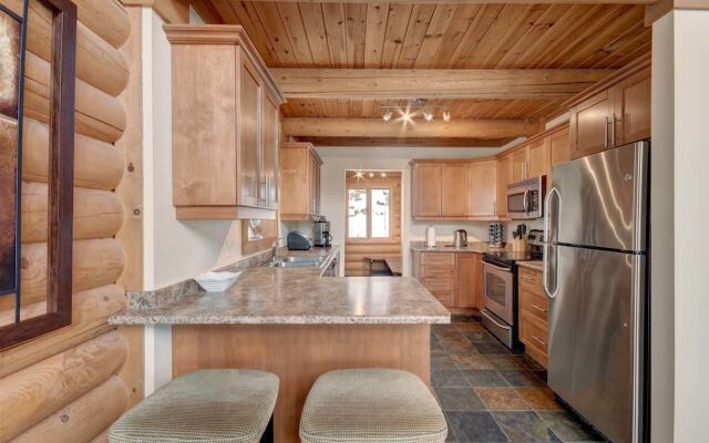 Chalet Lakota