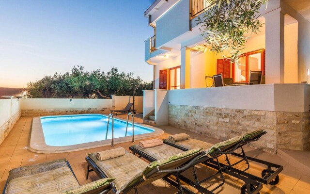 Awesome Home in Sv Filip i Jakov With Sauna, Wifi and 5 Bedrooms