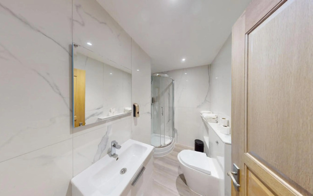Hotel 82 London