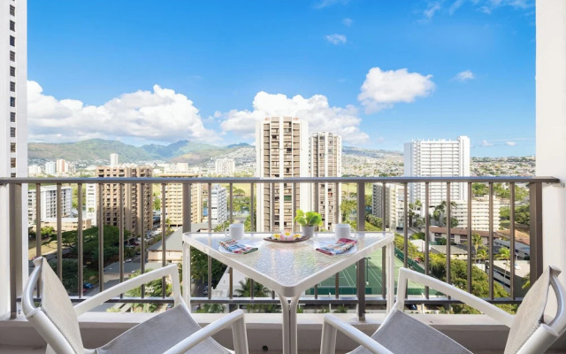 Waikiki Sunset Close to Beach with Parking