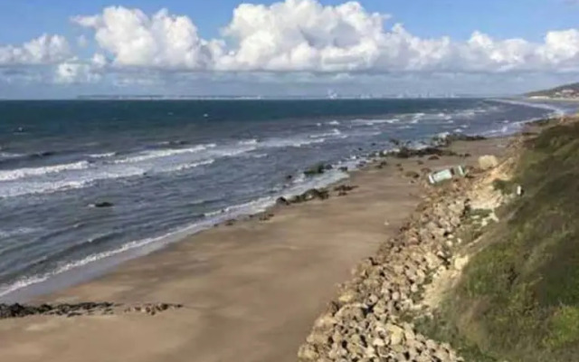 The Benervilloise Villa With its Feet in the Water