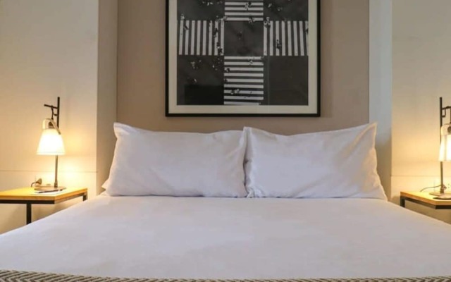 w Beautiful 1BR With Balcony in Miraflores