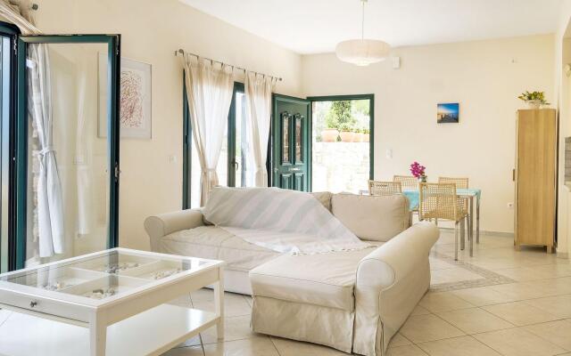 Serene Villa in Pera Melana close to the Seabeach