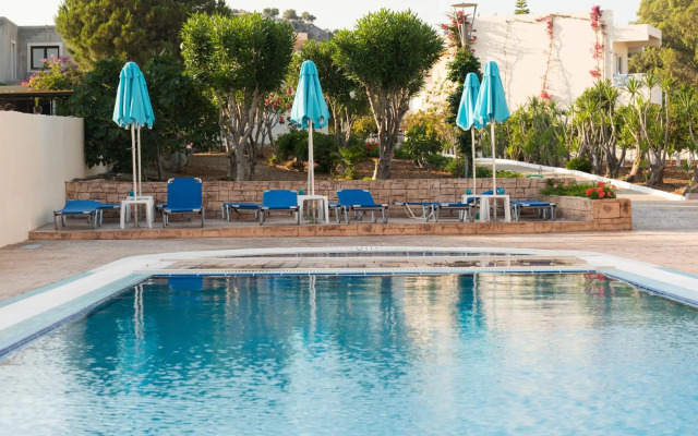 Amaryllis Front Beach Hotel