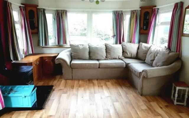 Midden Manor Country Stay on a Working Dairy Farm