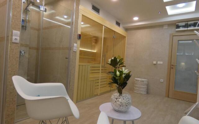 Villa Natural Wood