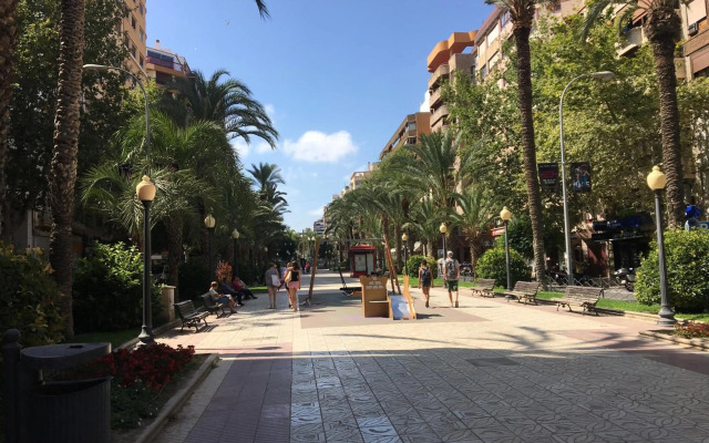 4 BEDROOMS -SENECA Center Apartment